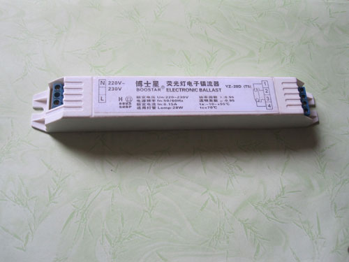 双重功率因数校正的低波峰比电子镇流器
